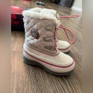 NWOT girls snow boots
